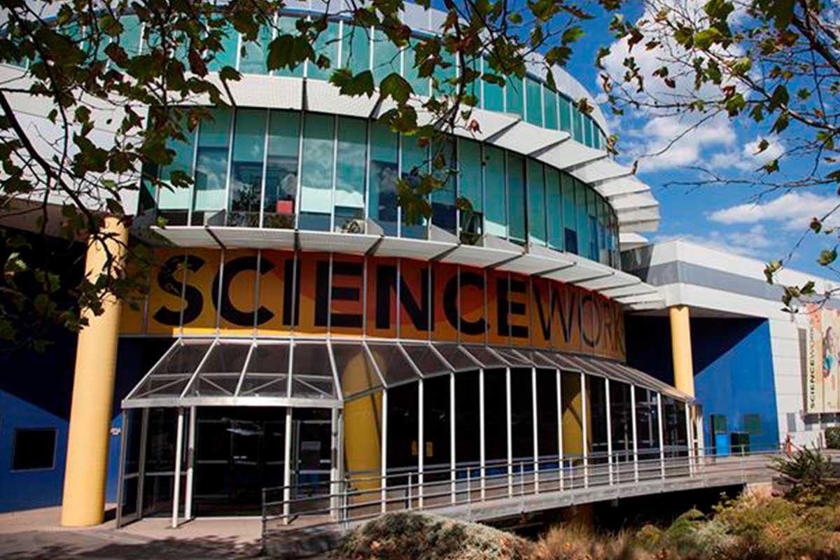 https://mdw-travel-data-us-east-1.s3.amazonaws.com/img/country/Australia/Scienceworks/img_00.jpg
