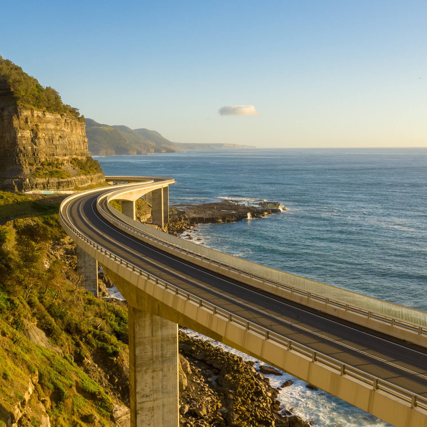 https://mdw-travel-data-us-east-1.s3.amazonaws.com/img/country/Australia/Sea-Cliff-Bridge/img_03.jpg