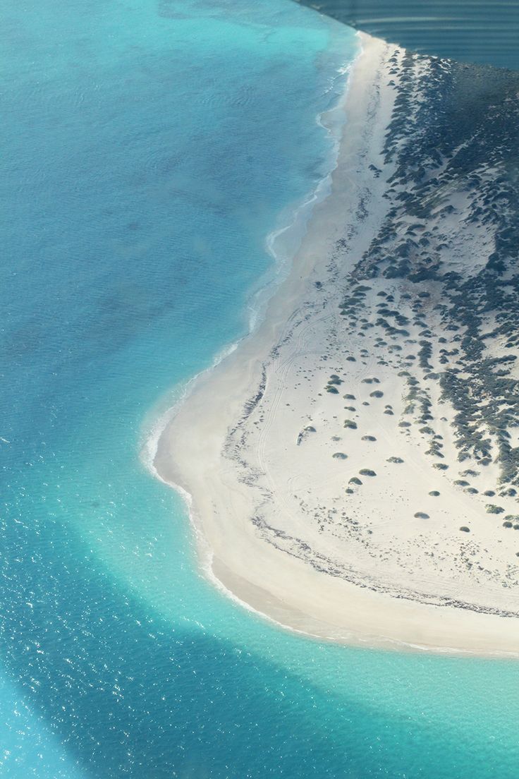 https://mdw-travel-data-us-east-1.s3.amazonaws.com/img/country/Australia/Shark-Bay/img_01.jpg