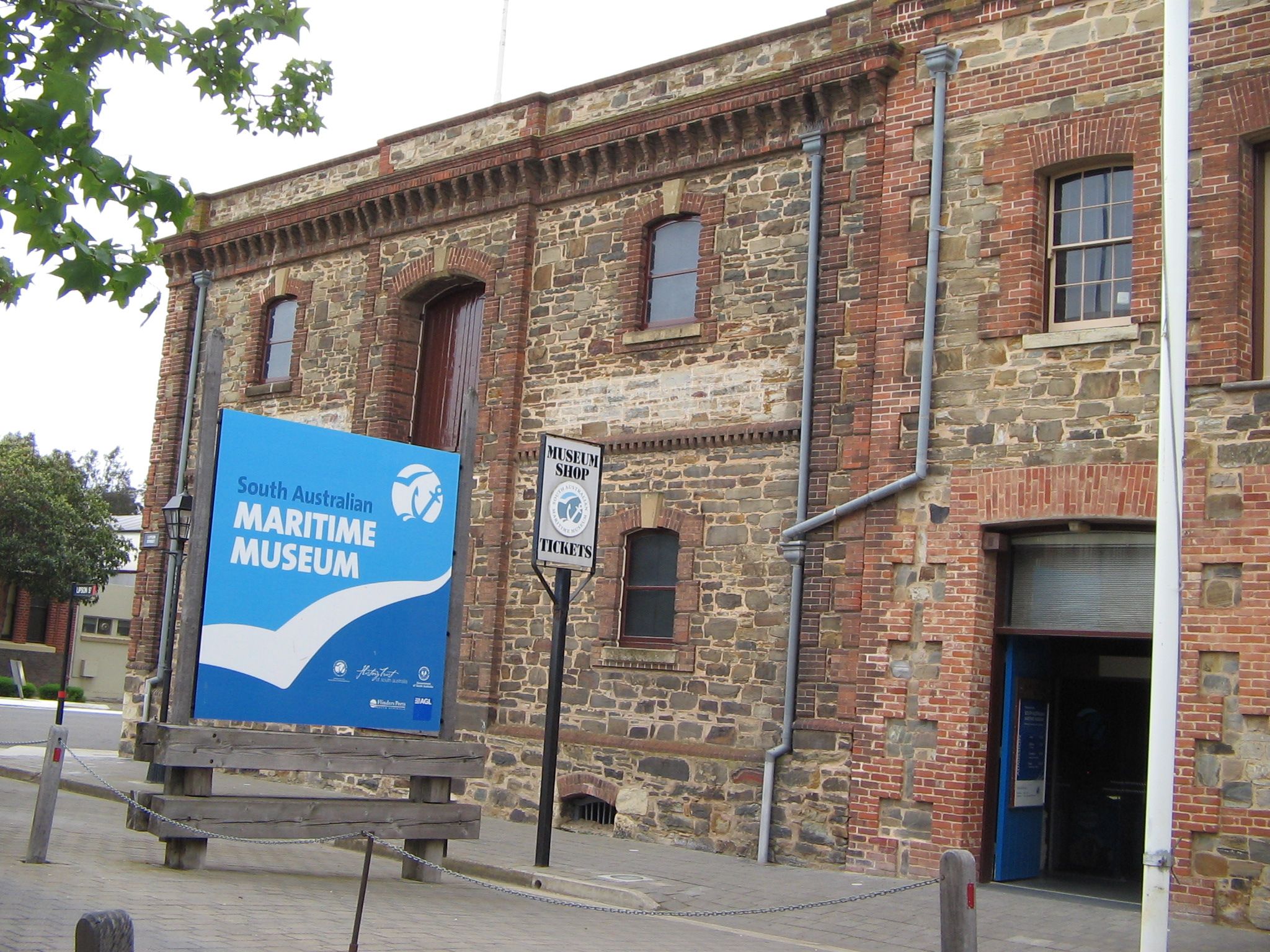 https://mdw-travel-data-us-east-1.s3.amazonaws.com/img/country/Australia/South-Australian-Maritime-Museum/img_02.jpg