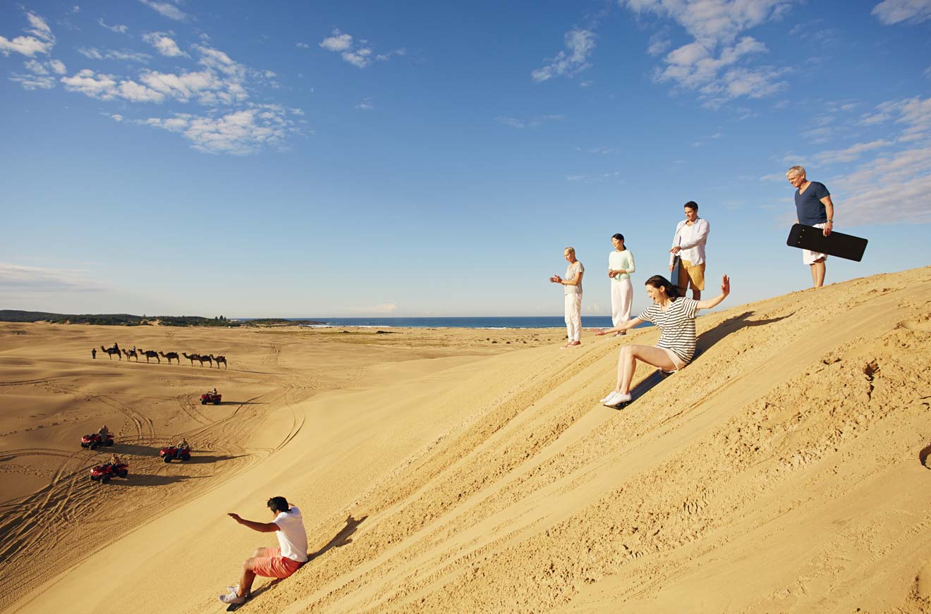 https://mdw-travel-data-us-east-1.s3.amazonaws.com/img/country/Australia/Stockton-Beach/img_03.jpg