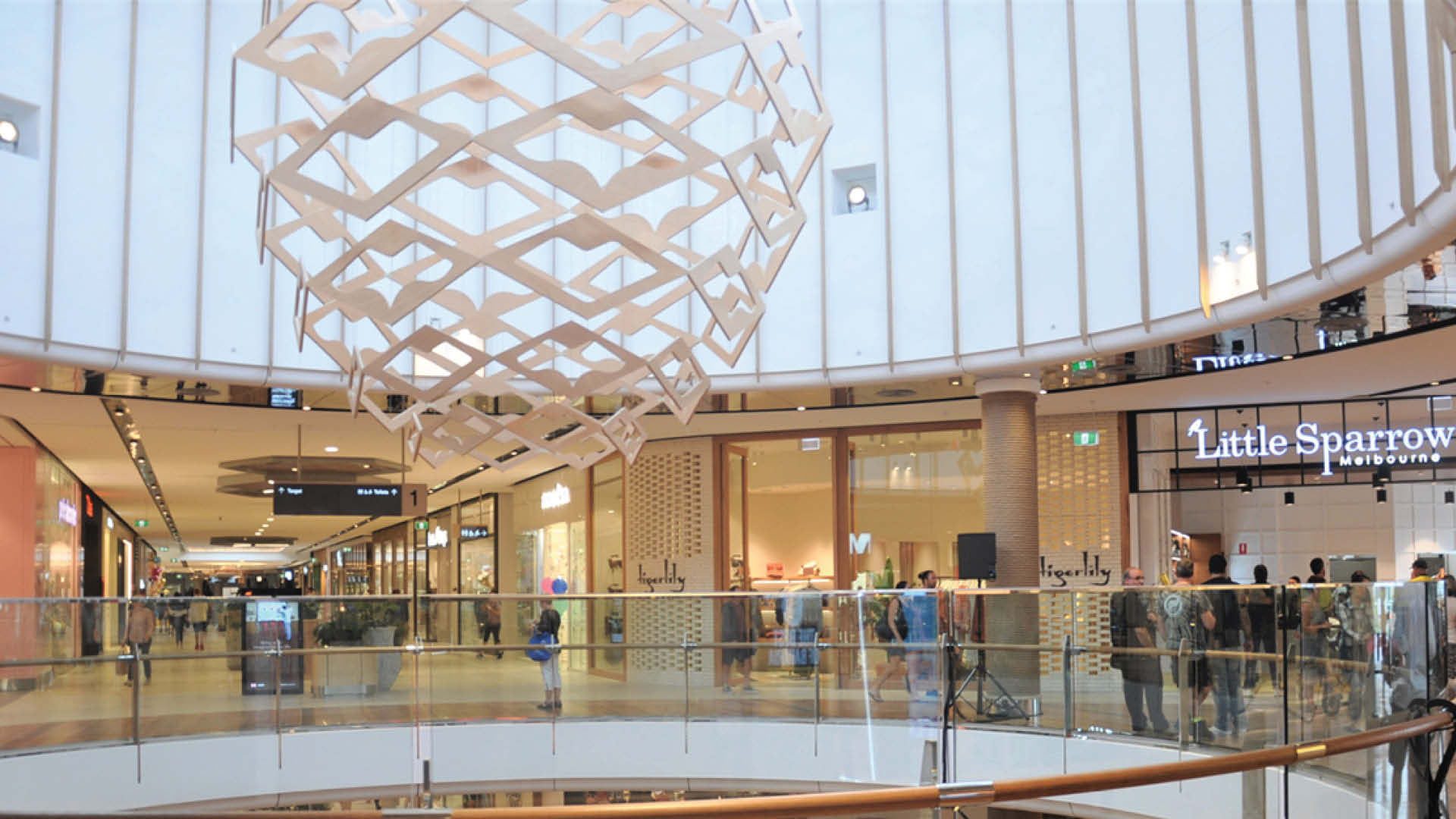 https://mdw-travel-data-us-east-1.s3.amazonaws.com/img/country/Australia/Sunshine-Plaza/img_02.jpg