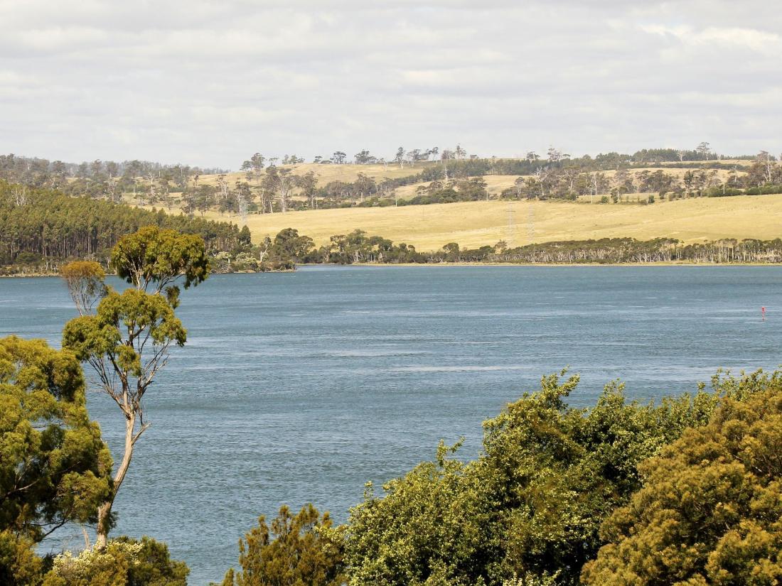 https://mdw-travel-data-us-east-1.s3.amazonaws.com/img/country/Australia/Tamar-Valley/img_05.jpg