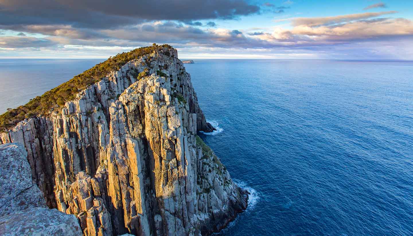 https://mdw-travel-data-us-east-1.s3.amazonaws.com/img/country/Australia/Tasmanian-Air-Adventures/img_02.jpg