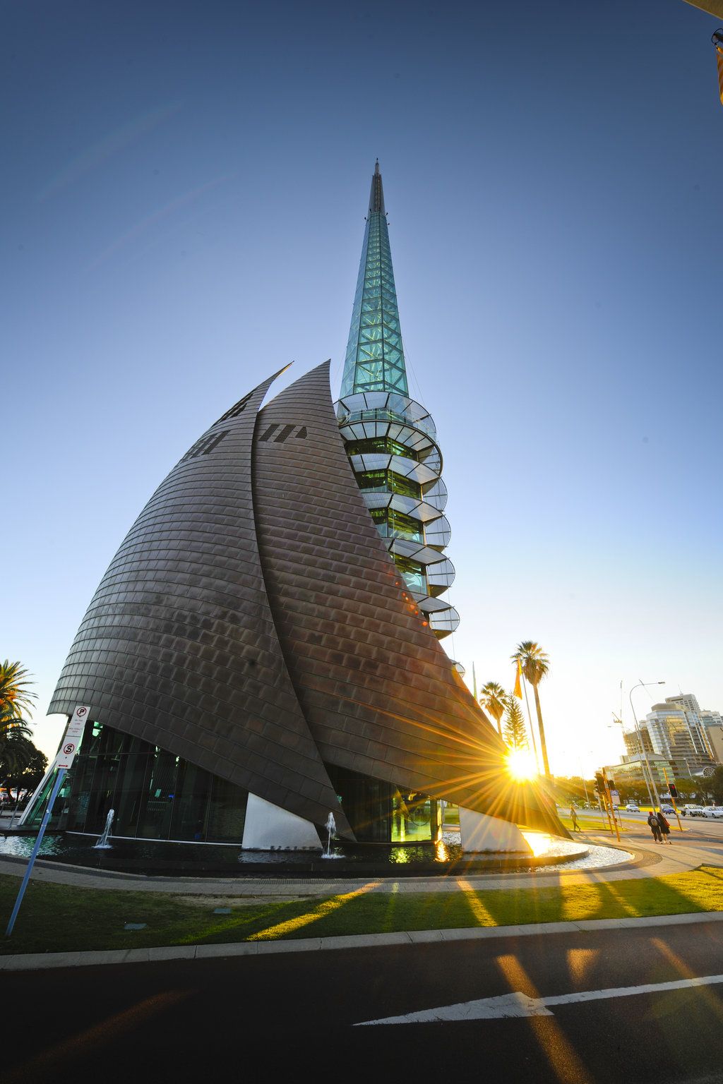 https://mdw-travel-data-us-east-1.s3.amazonaws.com/img/country/Australia/The-Bell-Tower/img_02.jpg