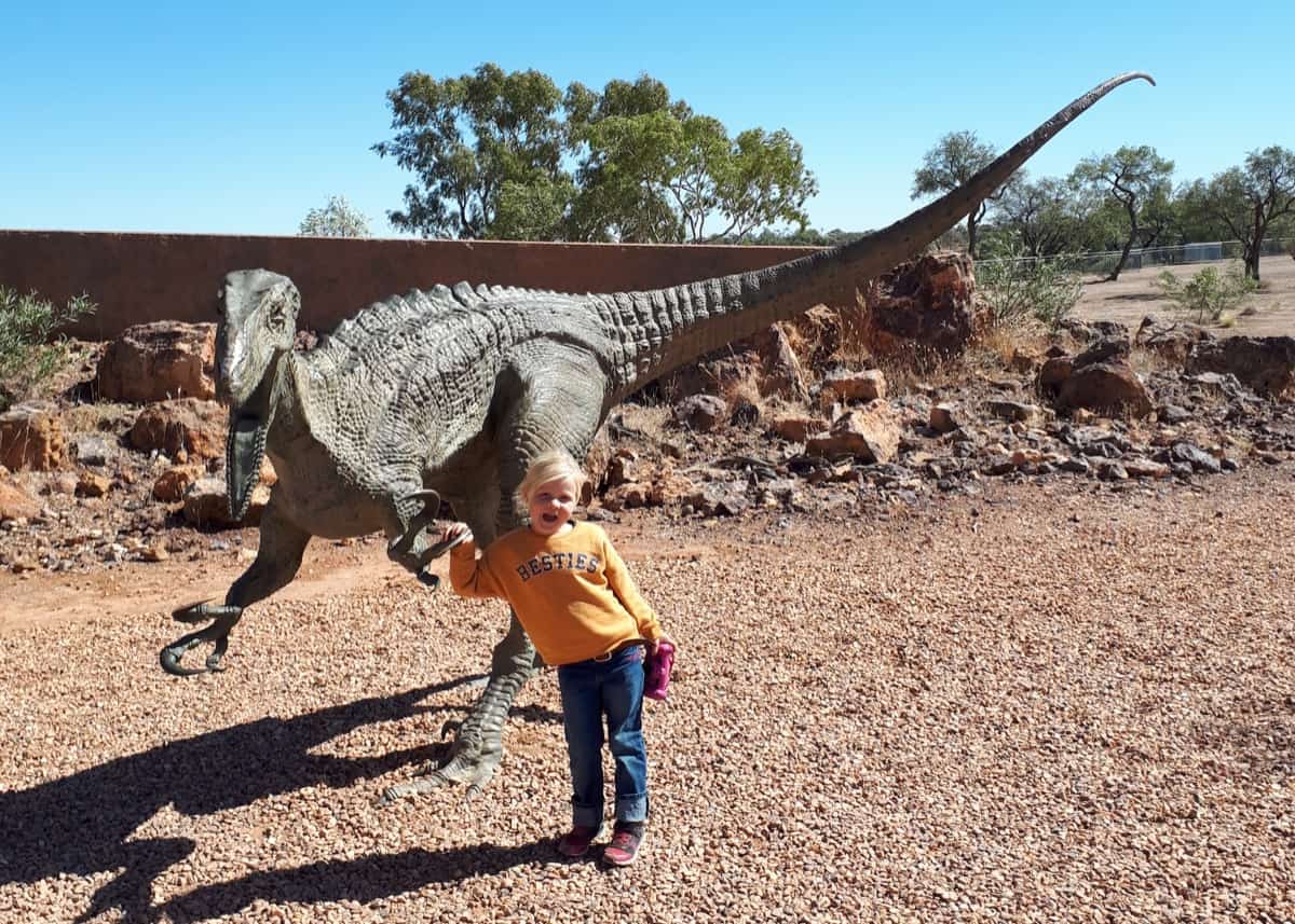 https://mdw-travel-data-us-east-1.s3.amazonaws.com/img/country/Australia/The-Dinosaur-Trail/img_01.jpg
