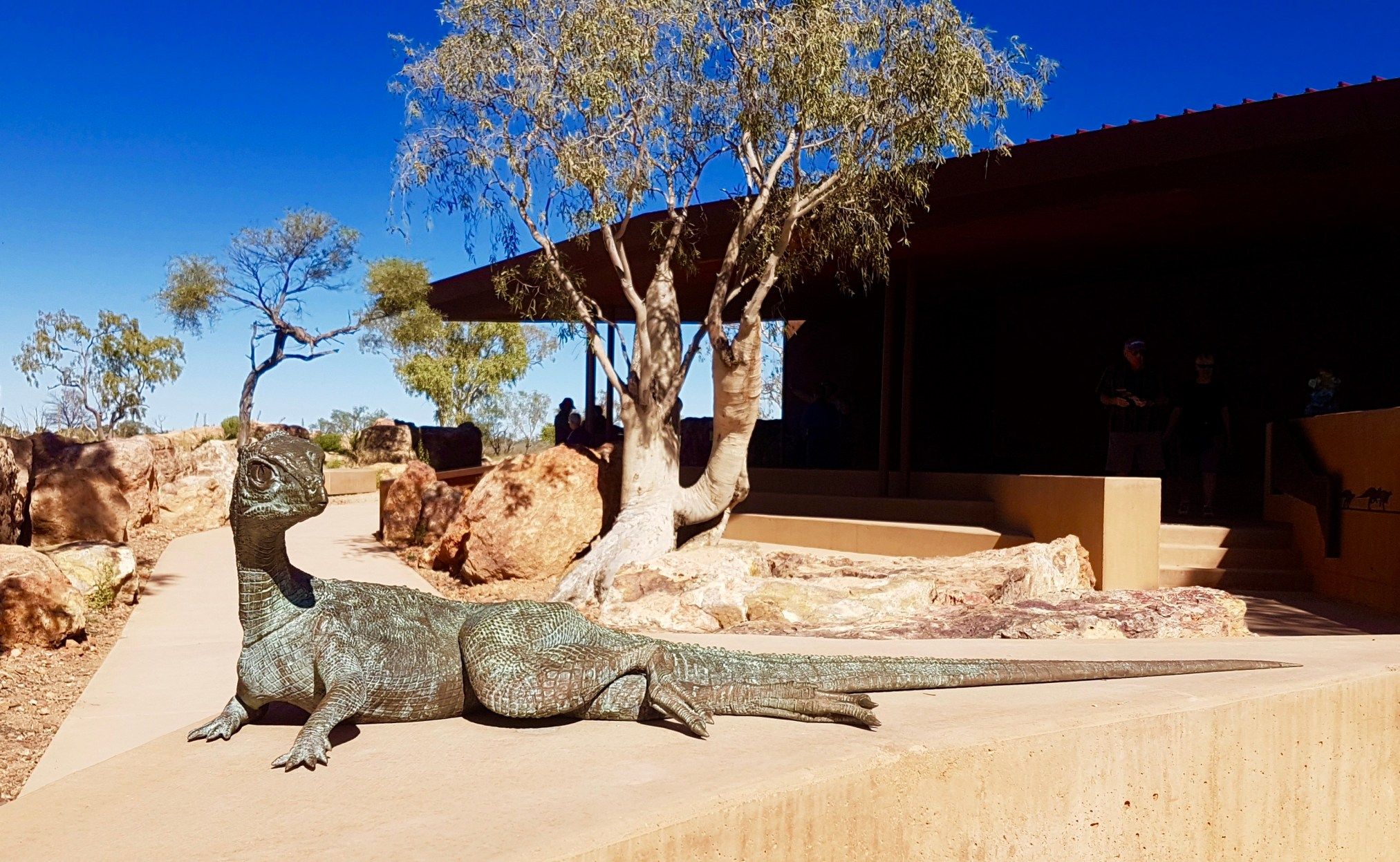 https://mdw-travel-data-us-east-1.s3.amazonaws.com/img/country/Australia/The-Dinosaur-Trail/img_02.jpg