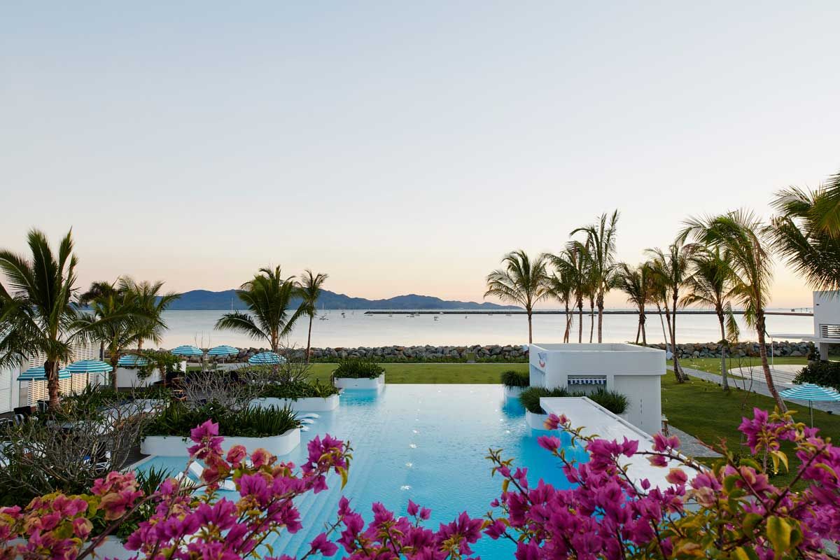 https://mdw-travel-data-us-east-1.s3.amazonaws.com/img/country/Australia/The-Ville-Resort-Casino/img_01.jpg