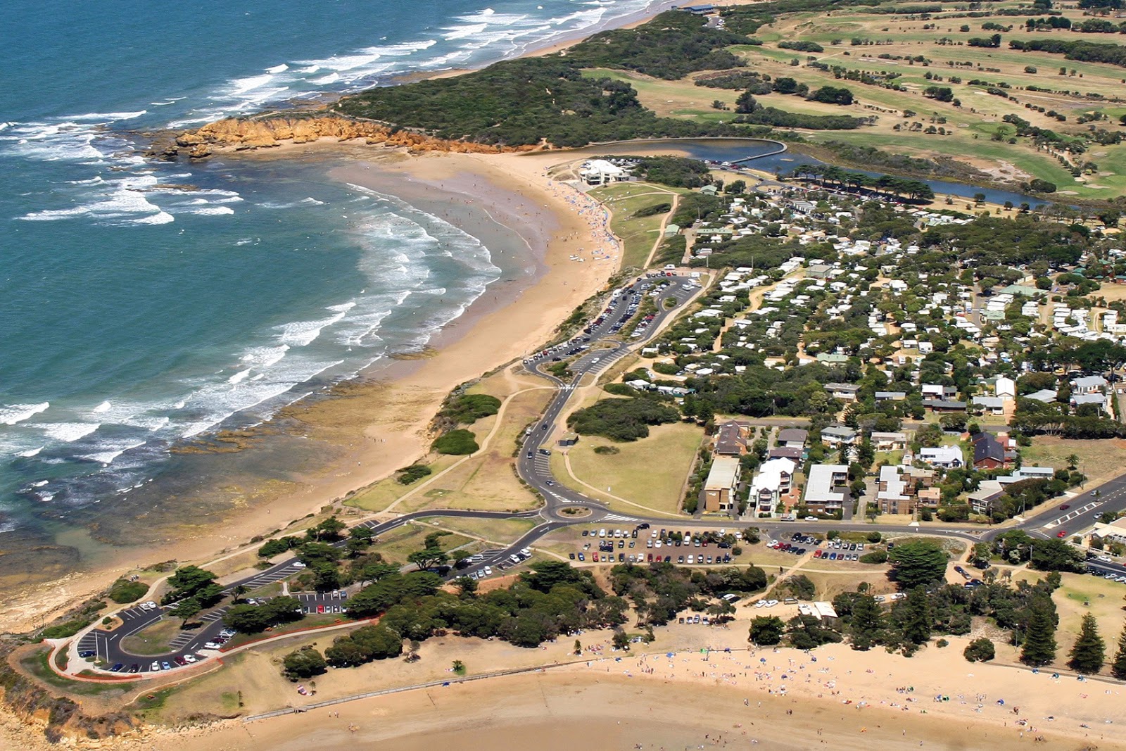 https://mdw-travel-data-us-east-1.s3.amazonaws.com/img/country/Australia/Torquay-Beach/img_02.jpg