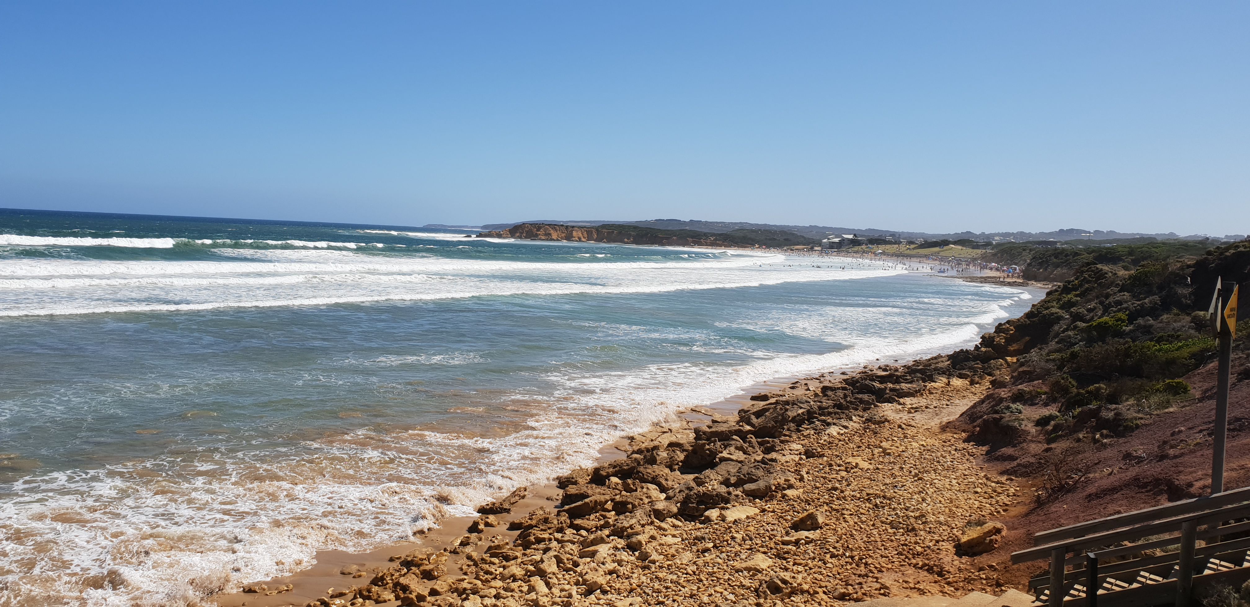 https://mdw-travel-data-us-east-1.s3.amazonaws.com/img/country/Australia/Torquay-Beach/img_03.jpg