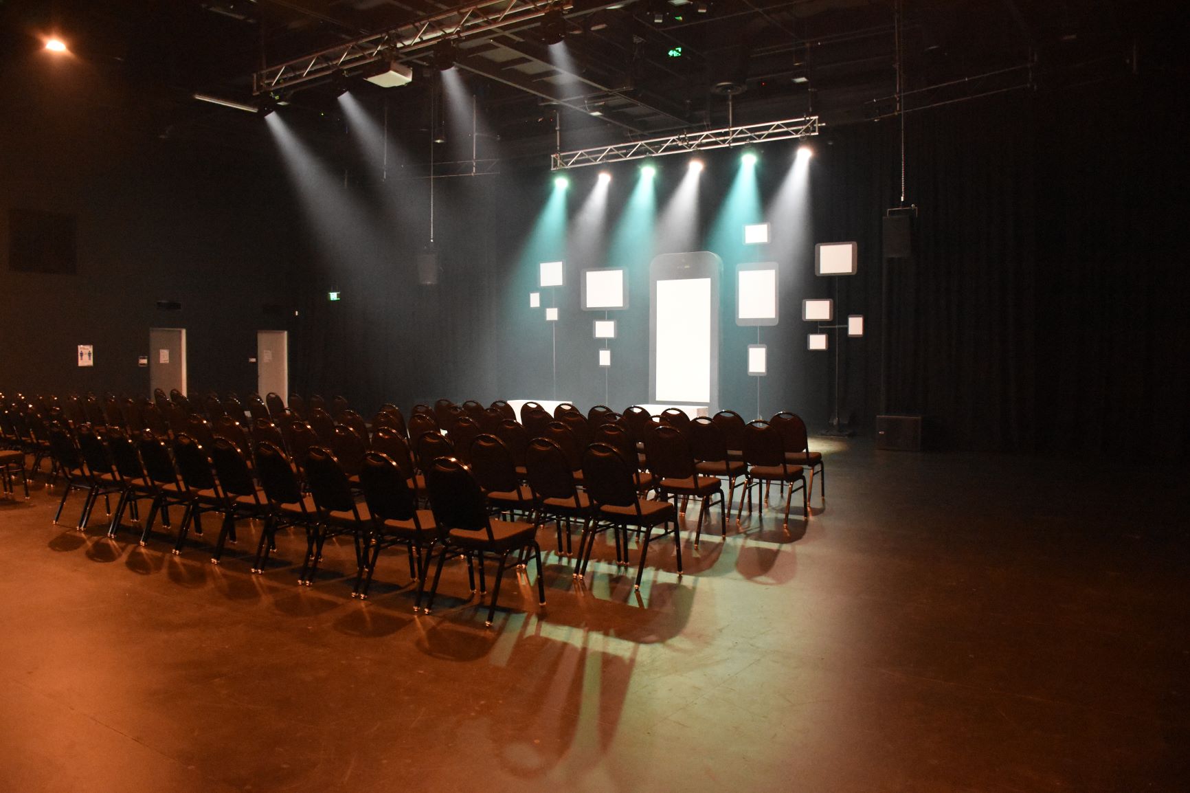 https://mdw-travel-data-us-east-1.s3.amazonaws.com/img/country/Australia/Townsville-Civic-Theatre/img_01.jpg