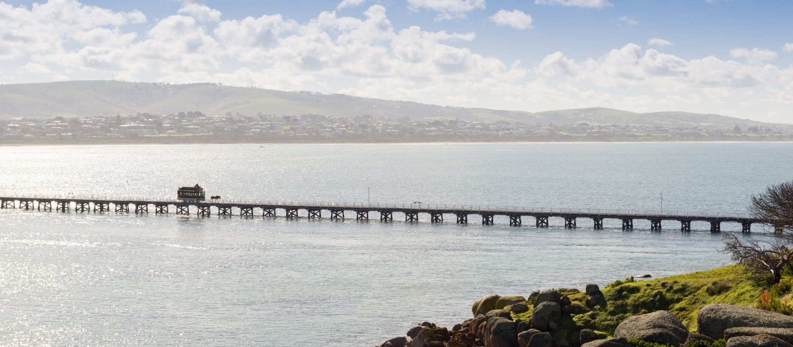 https://mdw-travel-data-us-east-1.s3.amazonaws.com/img/country/Australia/Victor-Harbor/img_02.jpg