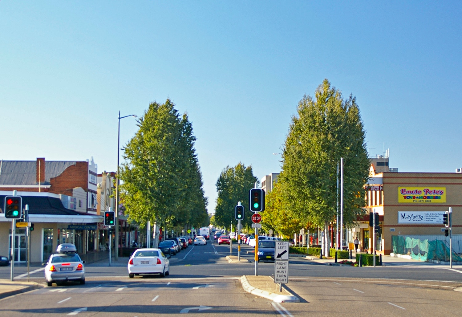 https://mdw-travel-data-us-east-1.s3.amazonaws.com/img/country/Australia/Wagga-Beach/img_02.jpg