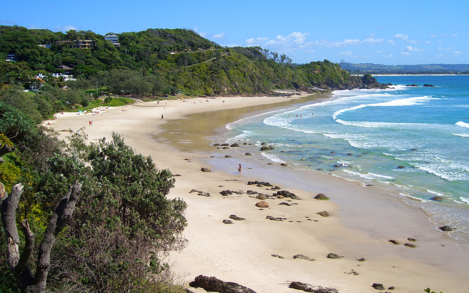 https://mdw-travel-data-us-east-1.s3.amazonaws.com/img/country/Australia/Wategos-Beach/img_02.jpg