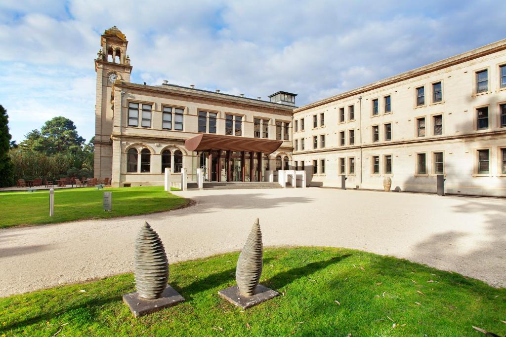 https://mdw-travel-data-us-east-1.s3.amazonaws.com/img/country/Australia/Werribee-Park-Mansion/img_02.jpg