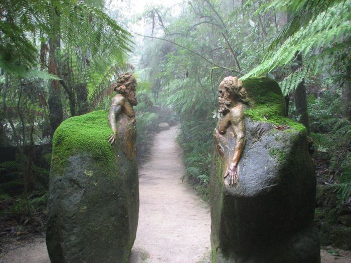 https://mdw-travel-data-us-east-1.s3.amazonaws.com/img/country/Australia/William-Ricketts-Sanctuary/img_01.jpg