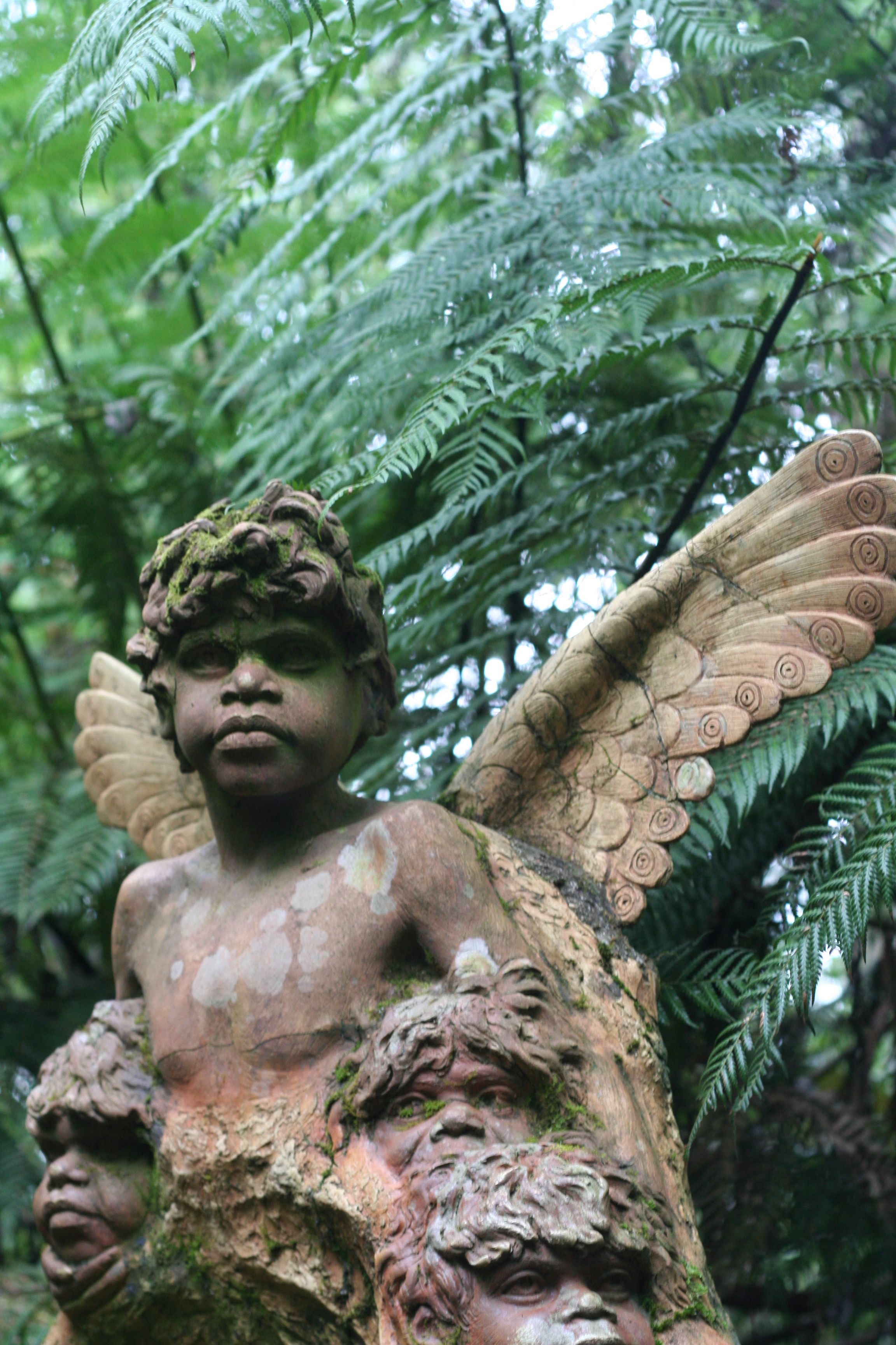 https://mdw-travel-data-us-east-1.s3.amazonaws.com/img/country/Australia/William-Ricketts-Sanctuary/img_03.jpg