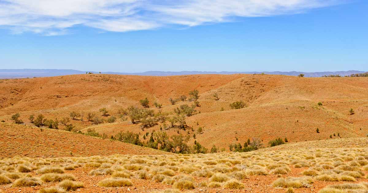 https://mdw-travel-data-us-east-1.s3.amazonaws.com/img/country/Australia/Wilpena-Pound/img_01.jpg