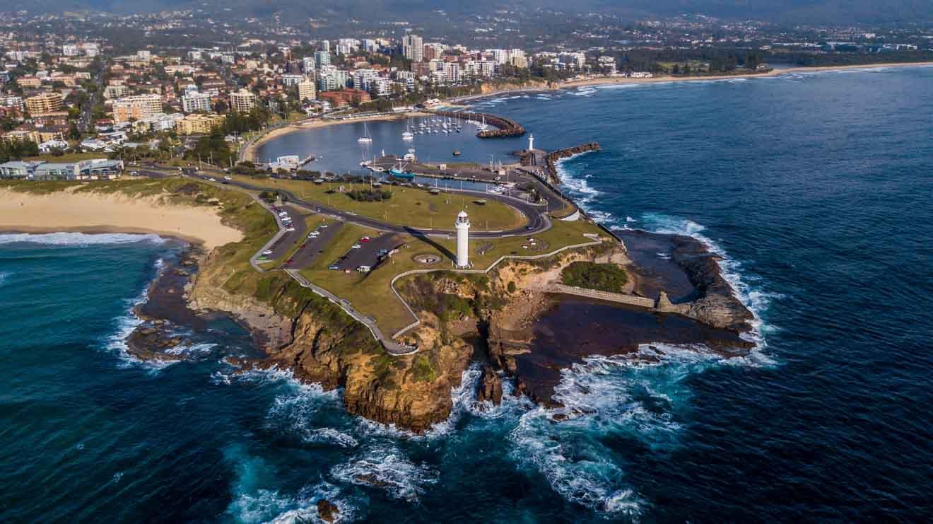 https://mdw-travel-data-us-east-1.s3.amazonaws.com/img/country/Australia/Wollongong-Breakwater/img_03.jpg