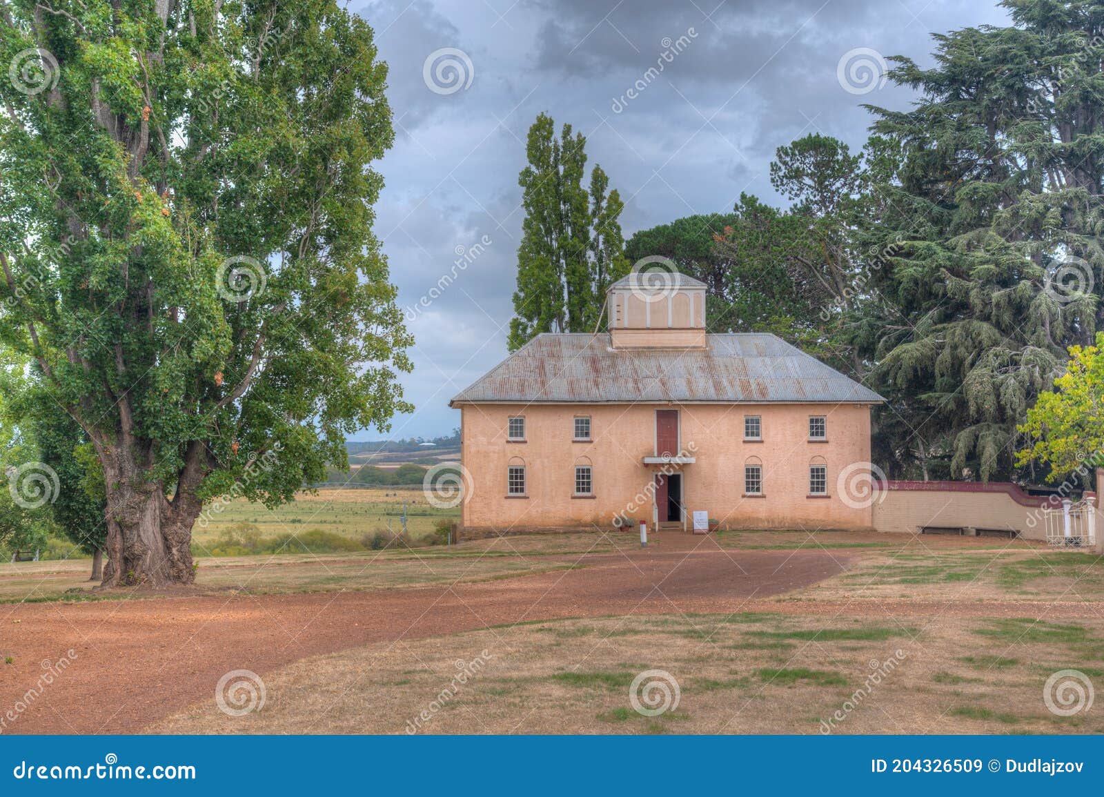 https://mdw-travel-data-us-east-1.s3.amazonaws.com/img/country/Australia/Woolmers-Estate/img_03.jpg