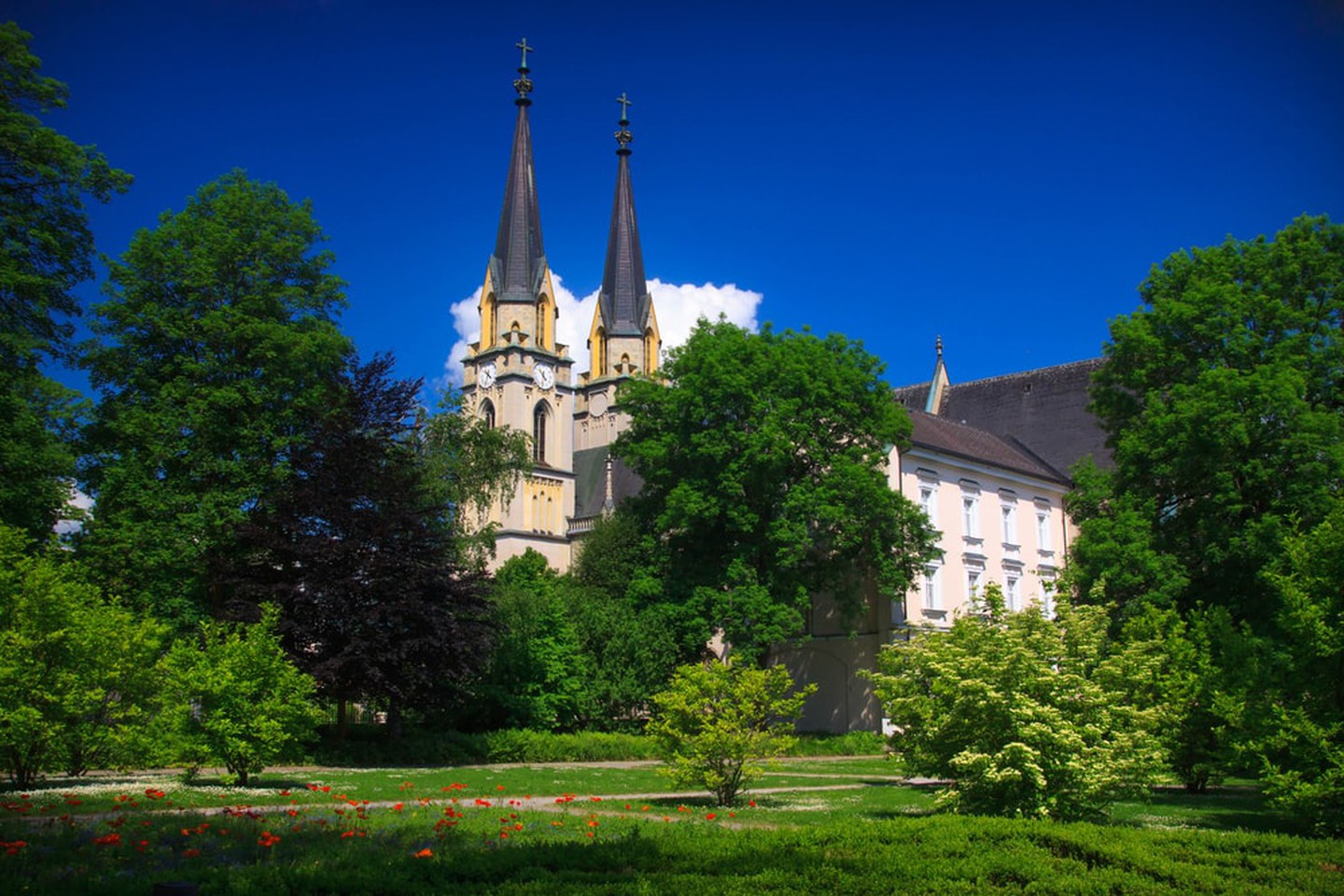https://mdw-travel-data-us-east-1.s3.amazonaws.com/img/country/Austria/Admont-Abbey/img_02.jpg