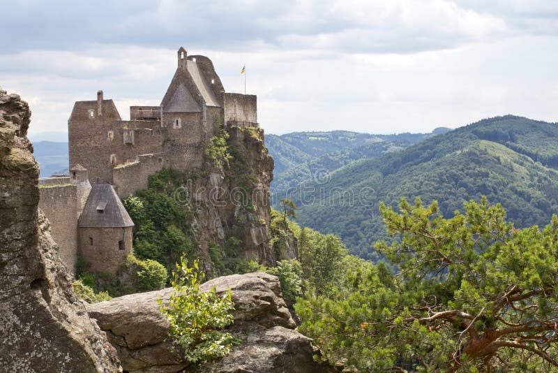 https://mdw-travel-data-us-east-1.s3.amazonaws.com/img/country/Austria/Aggstein-Castle/img_03.jpg