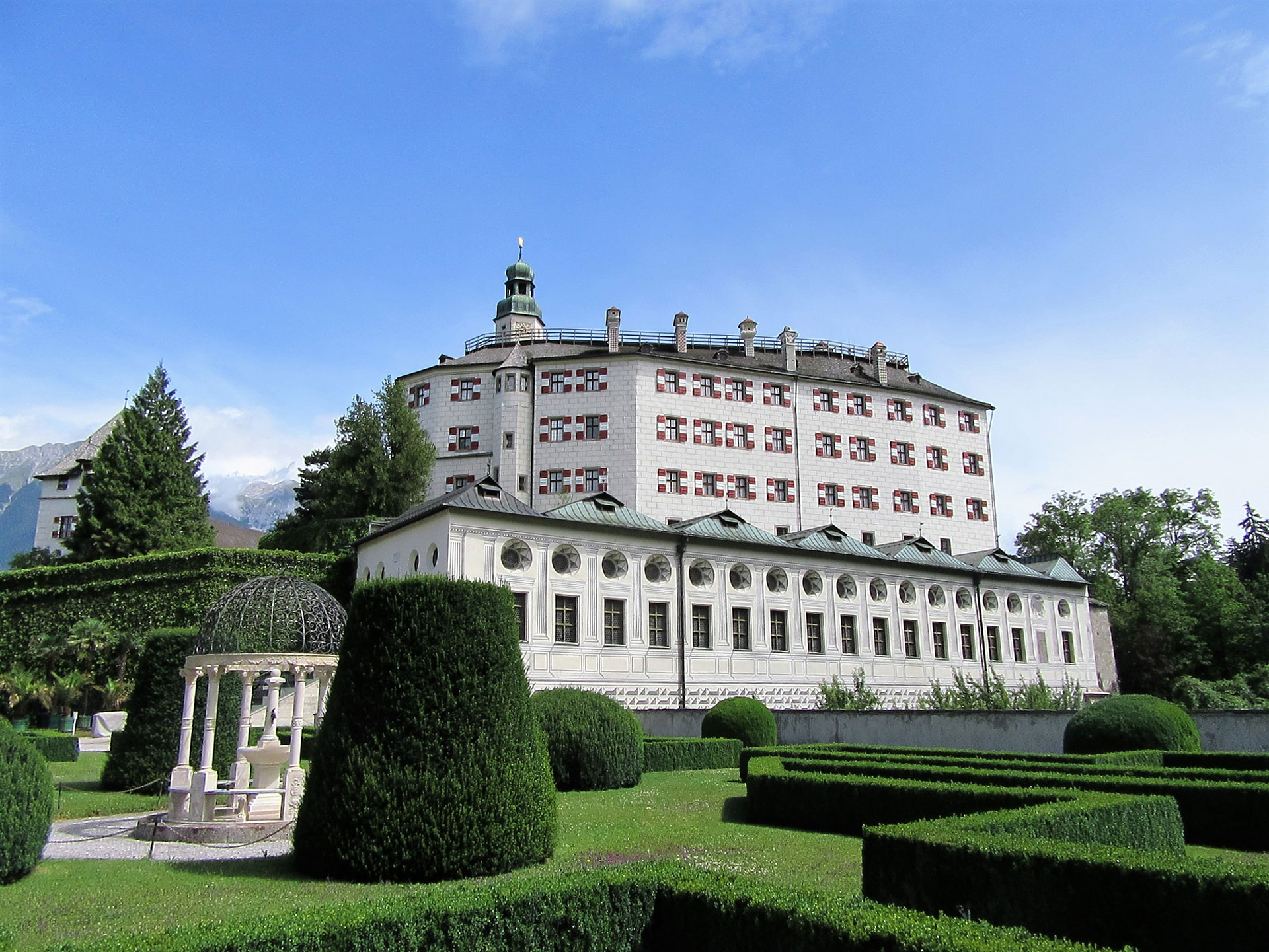 https://mdw-travel-data-us-east-1.s3.amazonaws.com/img/country/Austria/Ambras-Castle/img_00.jpg