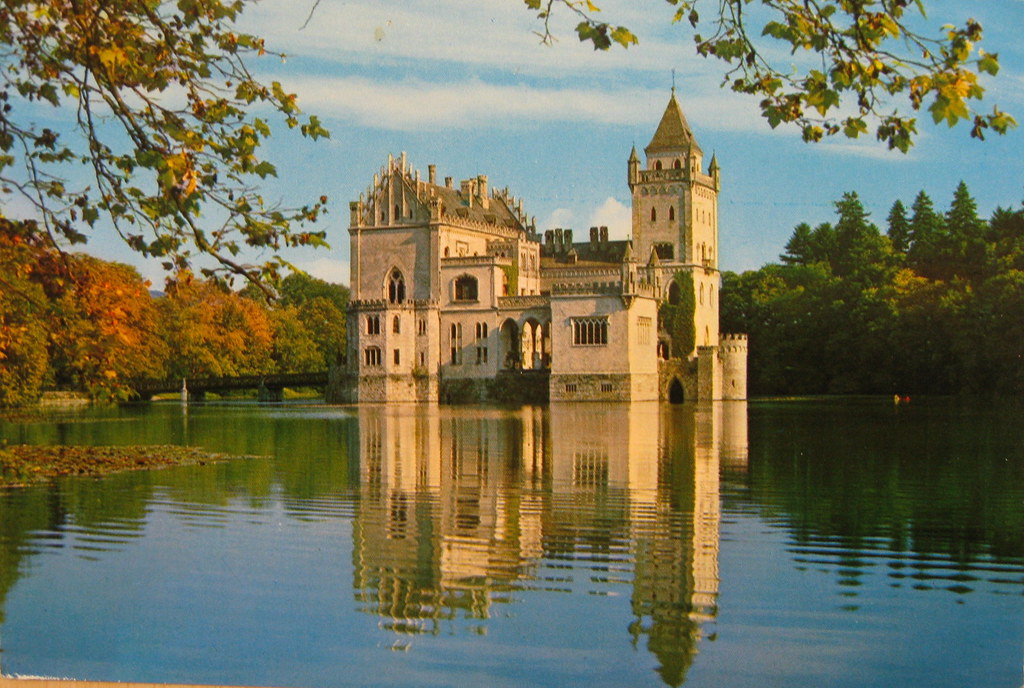 https://mdw-travel-data-us-east-1.s3.amazonaws.com/img/country/Austria/Anif-Palace/img_02.jpg