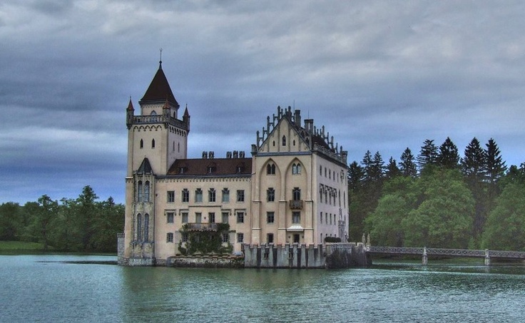 https://mdw-travel-data-us-east-1.s3.amazonaws.com/img/country/Austria/Anif-Palace/img_04.jpg