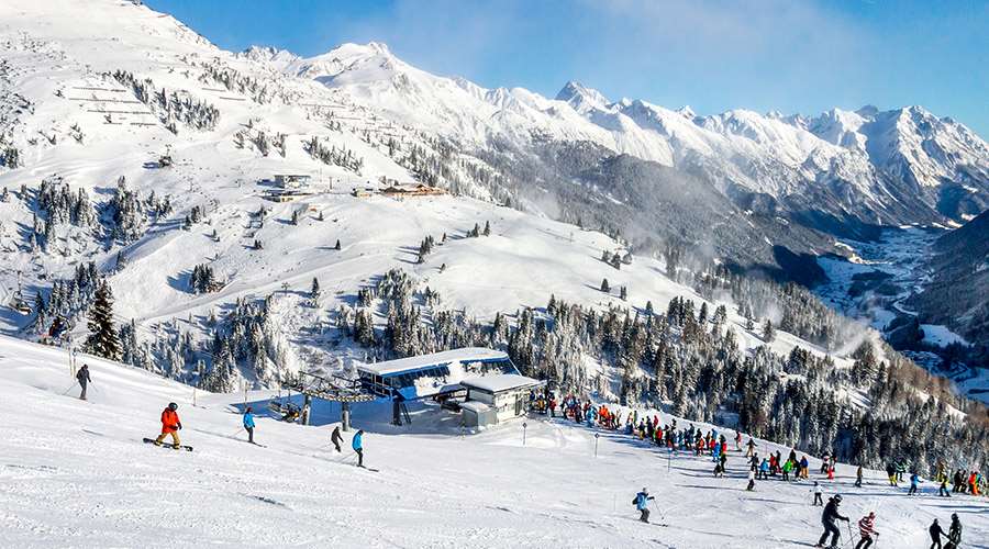 https://mdw-travel-data-us-east-1.s3.amazonaws.com/img/country/Austria/Arlberg-Ski-Resort/img_01.jpg