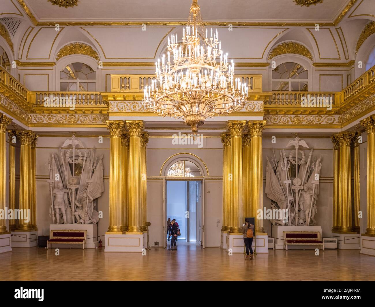 https://mdw-travel-data-us-east-1.s3.amazonaws.com/img/country/Austria/Armorial-Hall/img_02.jpg