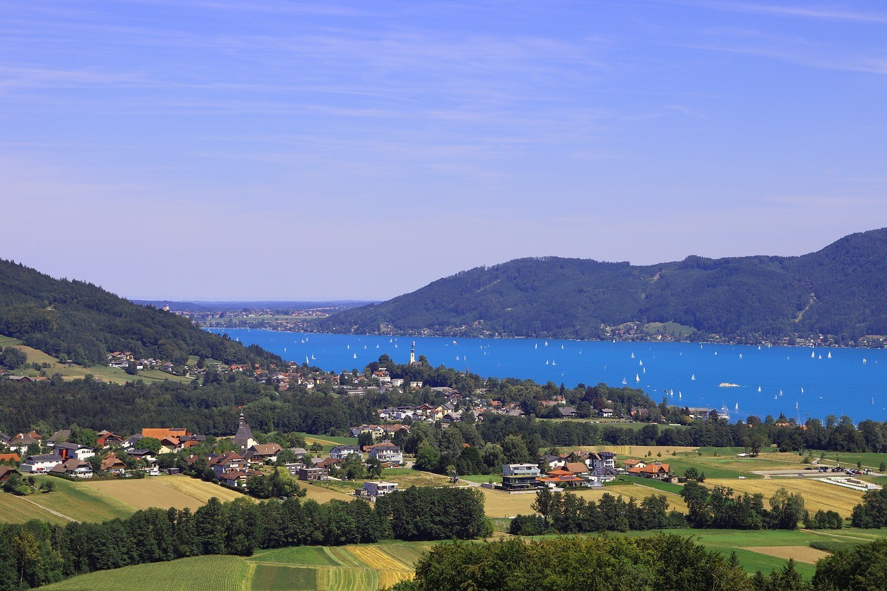 https://mdw-travel-data-us-east-1.s3.amazonaws.com/img/country/Austria/Attersee/img_03.jpg