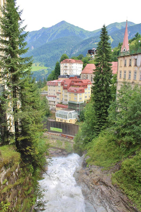 https://mdw-travel-data-us-east-1.s3.amazonaws.com/img/country/Austria/Bad-Gastein-Waterfall/img_02.jpg