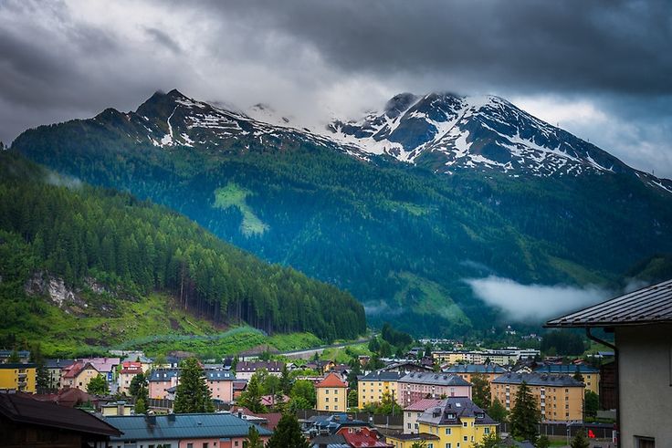 https://mdw-travel-data-us-east-1.s3.amazonaws.com/img/country/Austria/Bad-Gastein/img_01.jpg