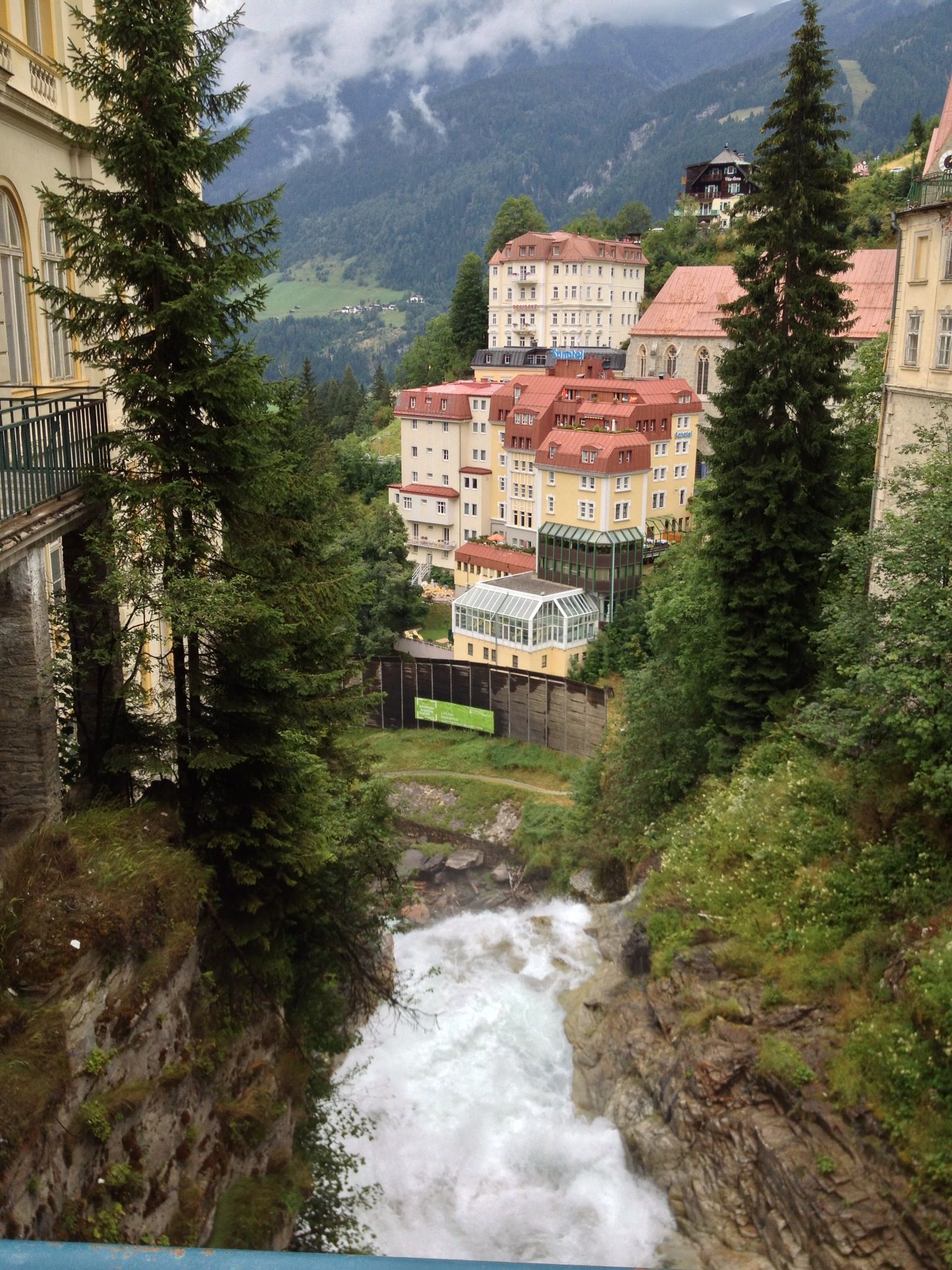https://mdw-travel-data-us-east-1.s3.amazonaws.com/img/country/Austria/Bad-Gastein/img_02.jpg