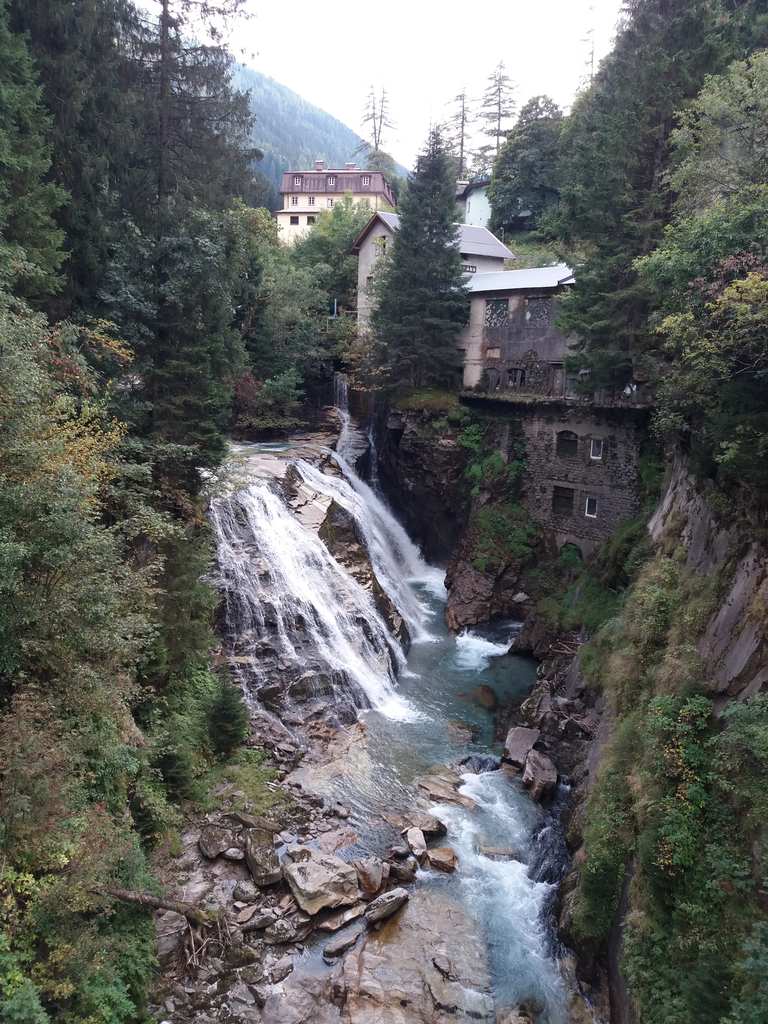 https://mdw-travel-data-us-east-1.s3.amazonaws.com/img/country/Austria/Bad-Gasteiner-Wasserfall/img_03.jpg