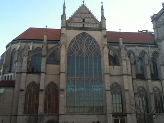 https://mdw-travel-data-us-east-1.s3.amazonaws.com/img/country/Austria/Basilica-and-Church-of-the-Assumption/img_00.jpg