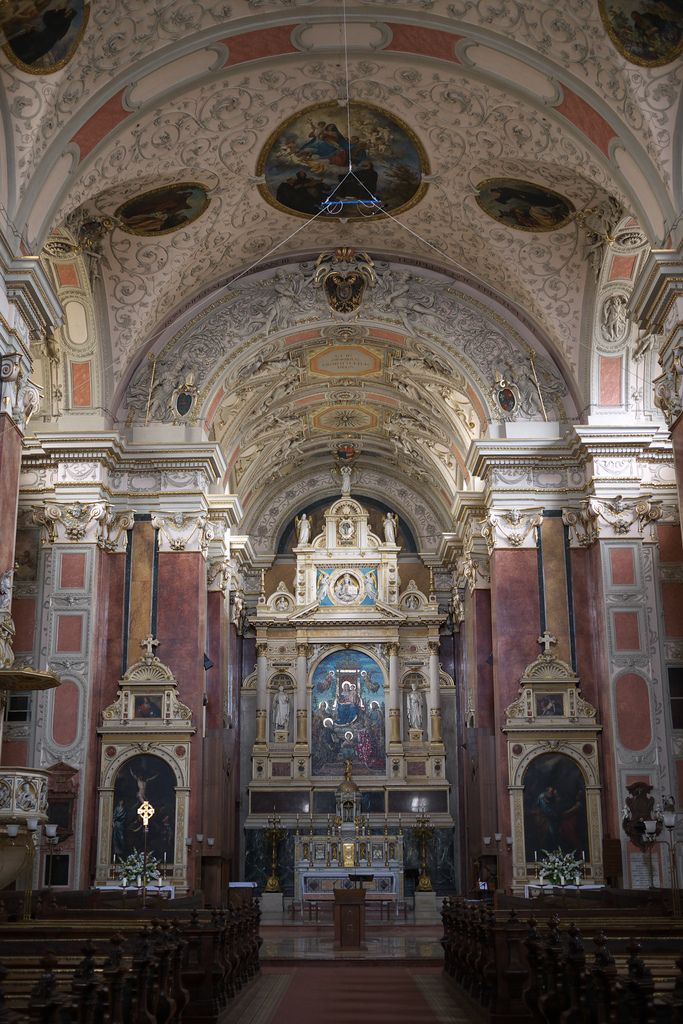 https://mdw-travel-data-us-east-1.s3.amazonaws.com/img/country/Austria/Basilica-and-Church-of-the-Assumption/img_01.jpg