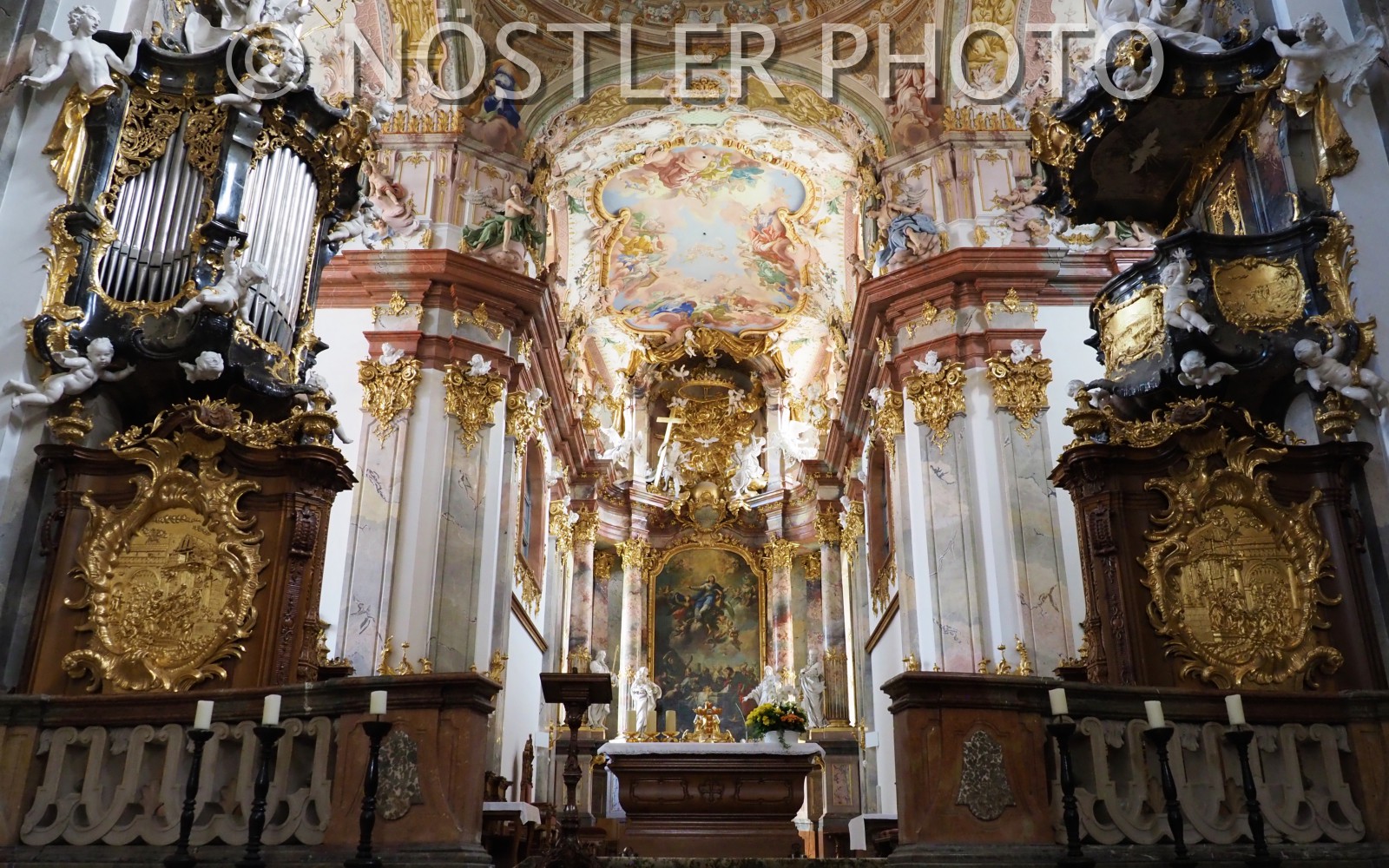 https://mdw-travel-data-us-east-1.s3.amazonaws.com/img/country/Austria/Basilica-and-Church-of-the-Assumption/img_03.jpg