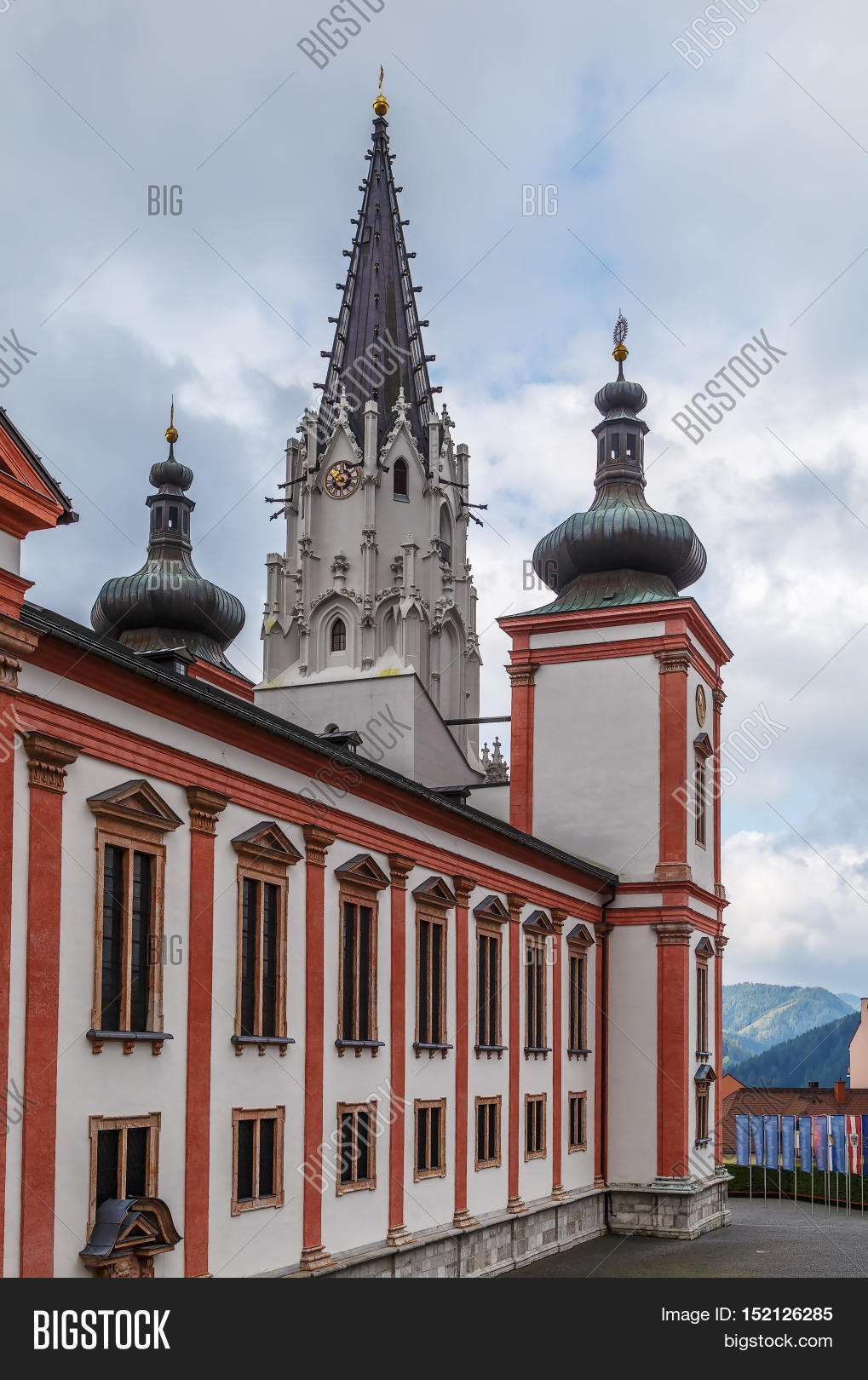https://mdw-travel-data-us-east-1.s3.amazonaws.com/img/country/Austria/Basilica-of-Mariazell/img_03.jpg
