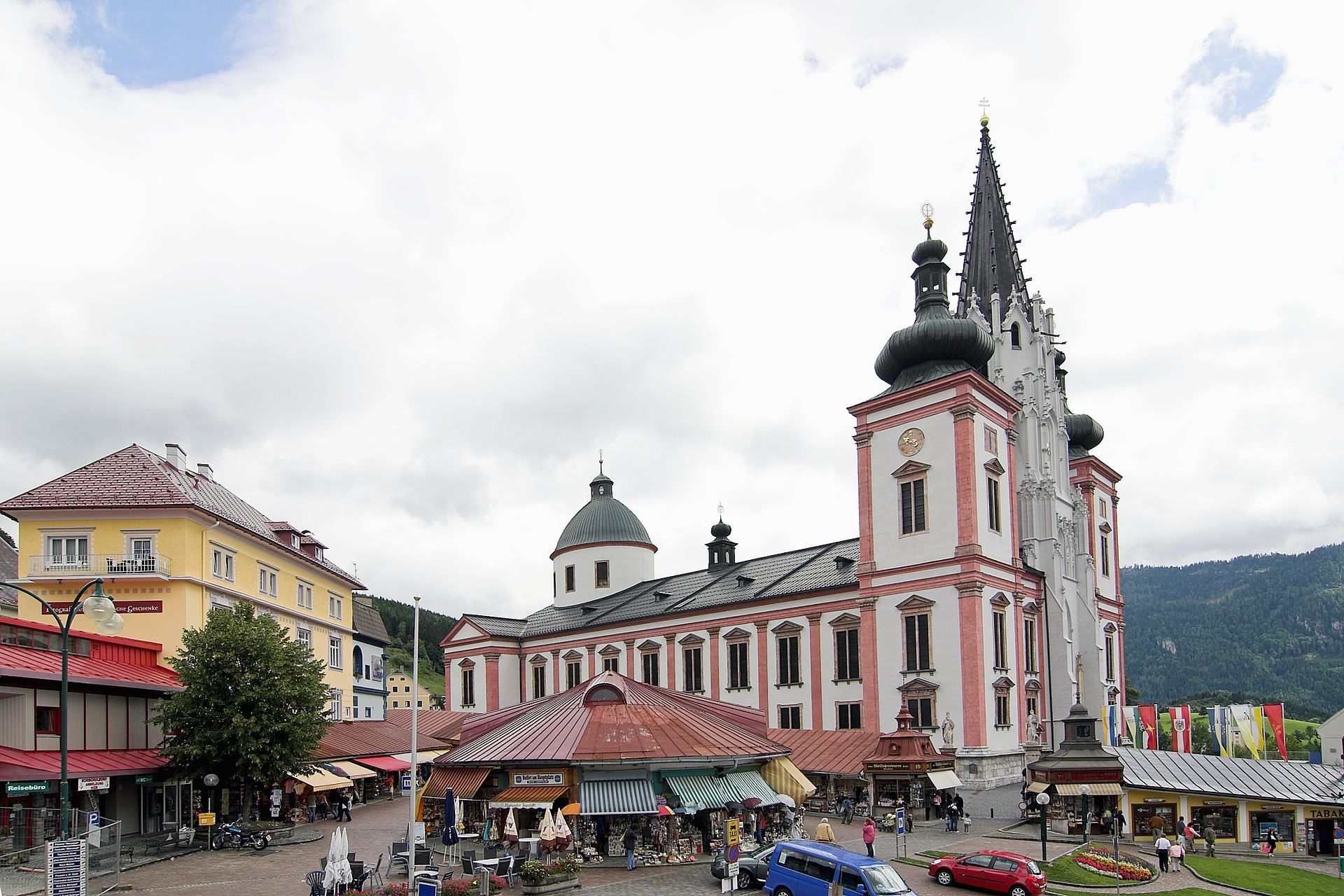 https://mdw-travel-data-us-east-1.s3.amazonaws.com/img/country/Austria/Basilica-of-Mariazell/img_04.jpg
