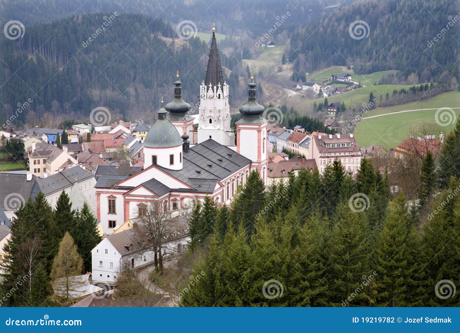 https://mdw-travel-data-us-east-1.s3.amazonaws.com/img/country/Austria/Basilica-of-Mariazell/img_05.jpg
