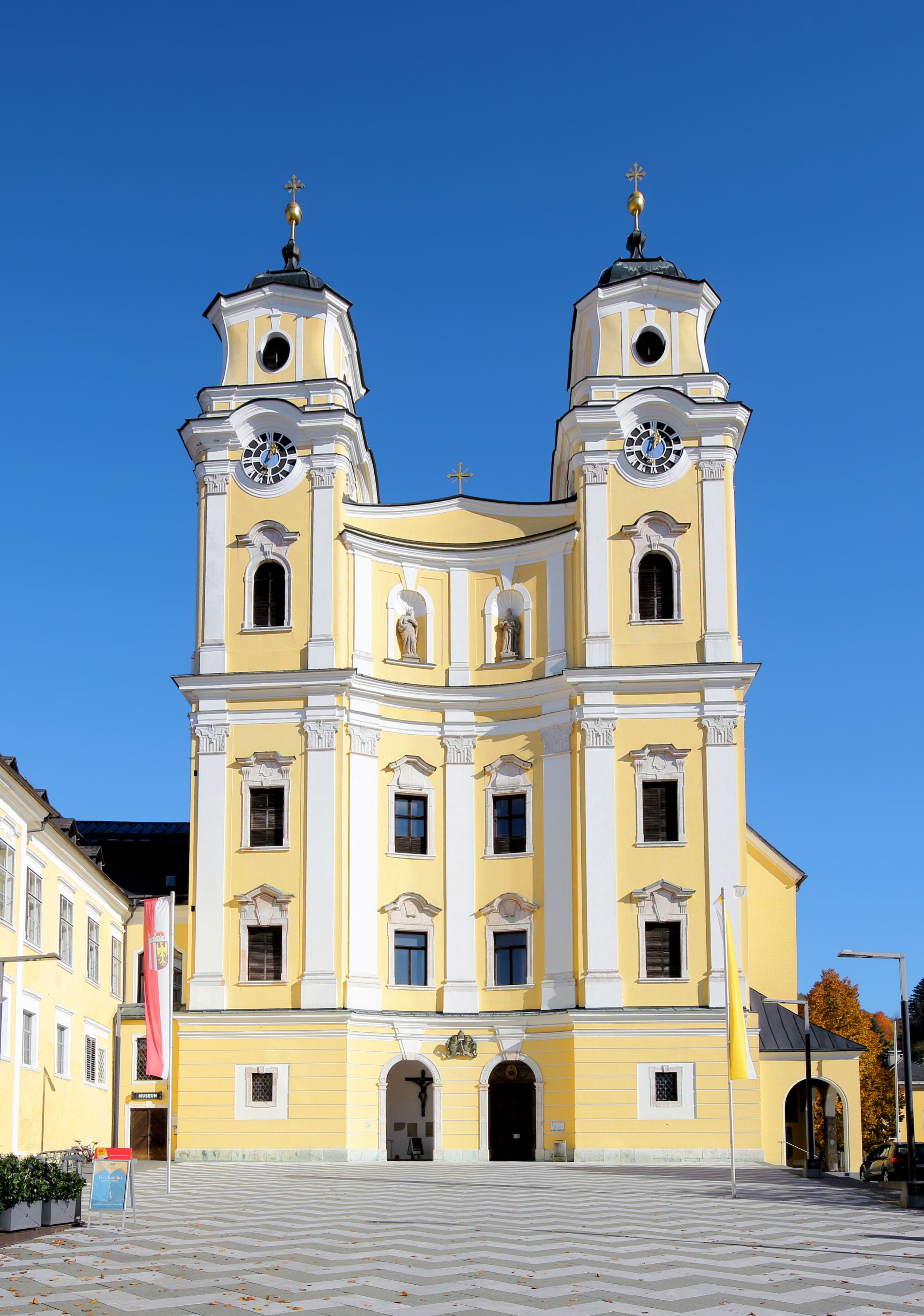 https://mdw-travel-data-us-east-1.s3.amazonaws.com/img/country/Austria/Basilica-of-St-Michael/img_01.jpg