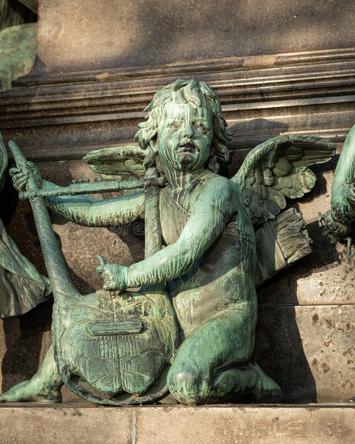 https://mdw-travel-data-us-east-1.s3.amazonaws.com/img/country/Austria/Beethoven-Monument/img_03.jpg