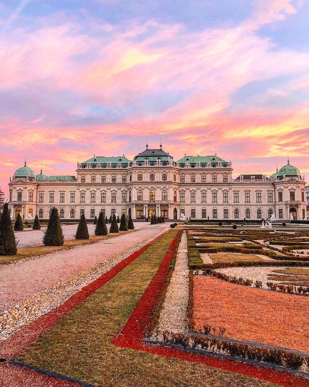 https://mdw-travel-data-us-east-1.s3.amazonaws.com/img/country/Austria/Belvedere-Palace/img_05.jpg