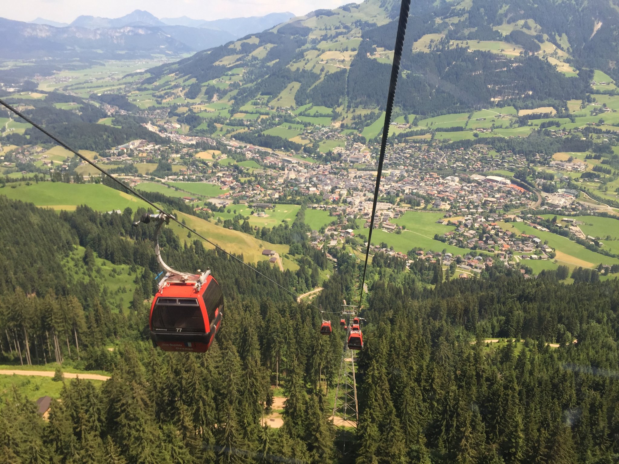 https://mdw-travel-data-us-east-1.s3.amazonaws.com/img/country/Austria/Bergbahn-Kitzbuhel/img_02.jpg