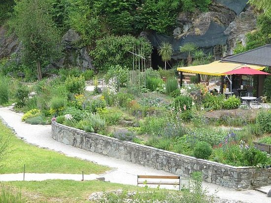 https://mdw-travel-data-us-east-1.s3.amazonaws.com/img/country/Austria/Botanic-Gardens-of-Klagenfurt-University/img_03.jpg