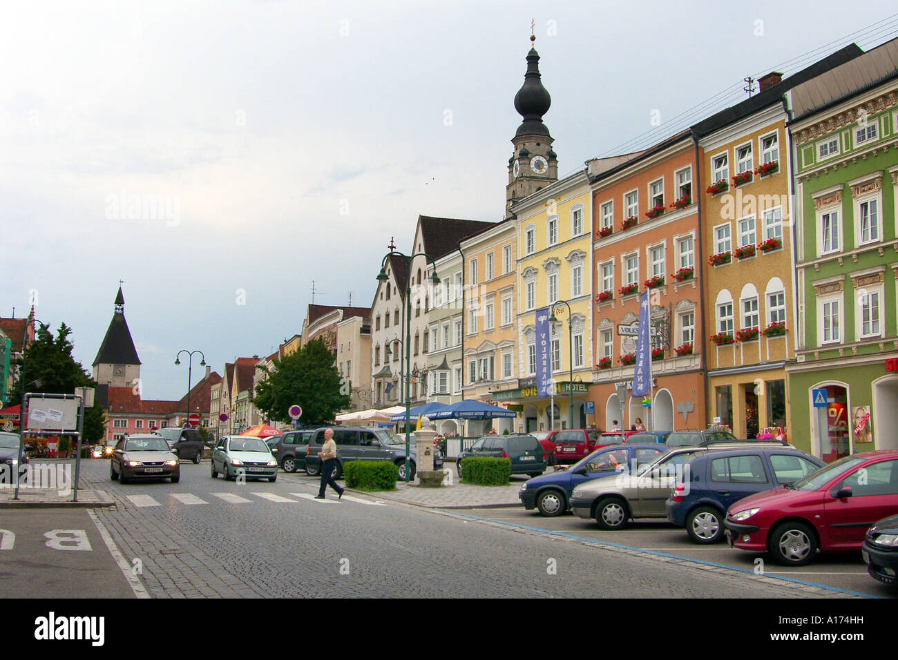 https://mdw-travel-data-us-east-1.s3.amazonaws.com/img/country/Austria/Braunau-am-Inn/img_01.jpg