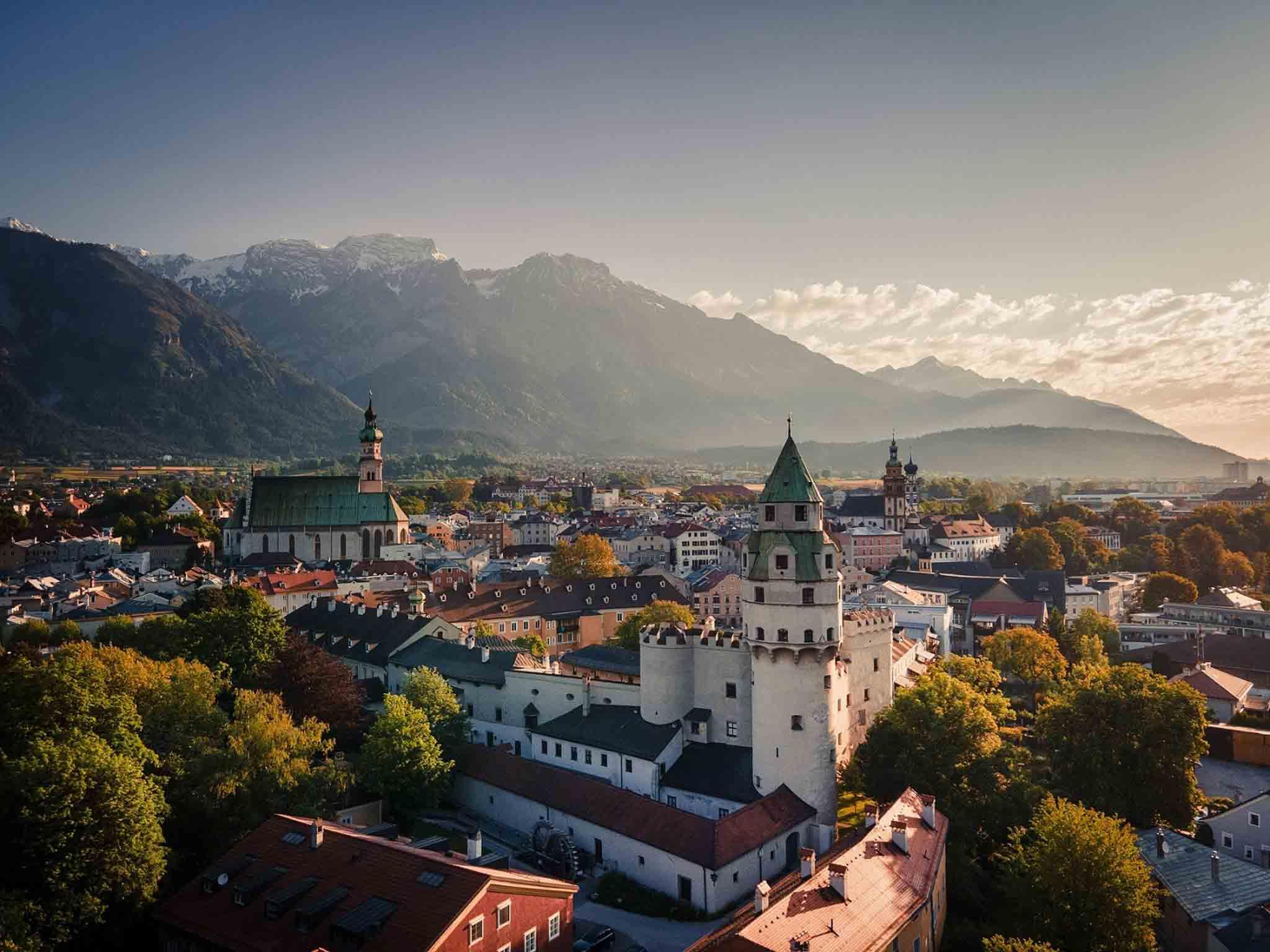 https://mdw-travel-data-us-east-1.s3.amazonaws.com/img/country/Austria/Burg-Hasegg-Mint-Tower/img_01.jpg