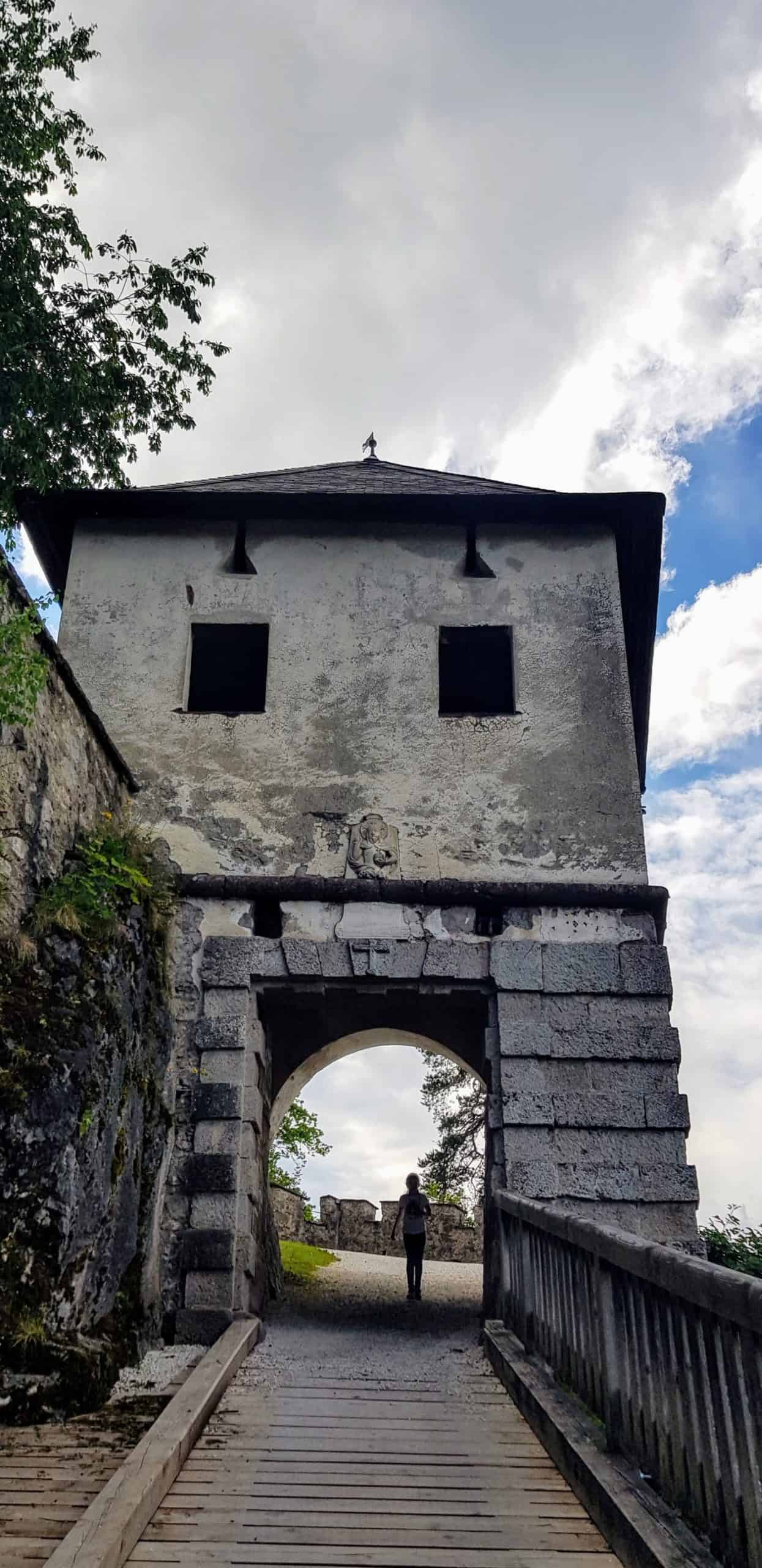 https://mdw-travel-data-us-east-1.s3.amazonaws.com/img/country/Austria/Burg-Hochosterwitz/img_01.jpg